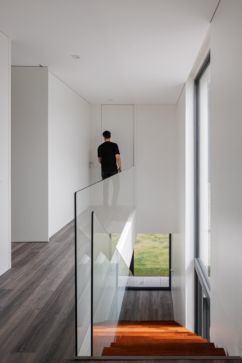 Casa dos Sobreiros II / Urbanpolis – Construções e Empreendimentos, Lda - Fotografia de Interiores, Madeira, Escada, Vidro, Corrimão