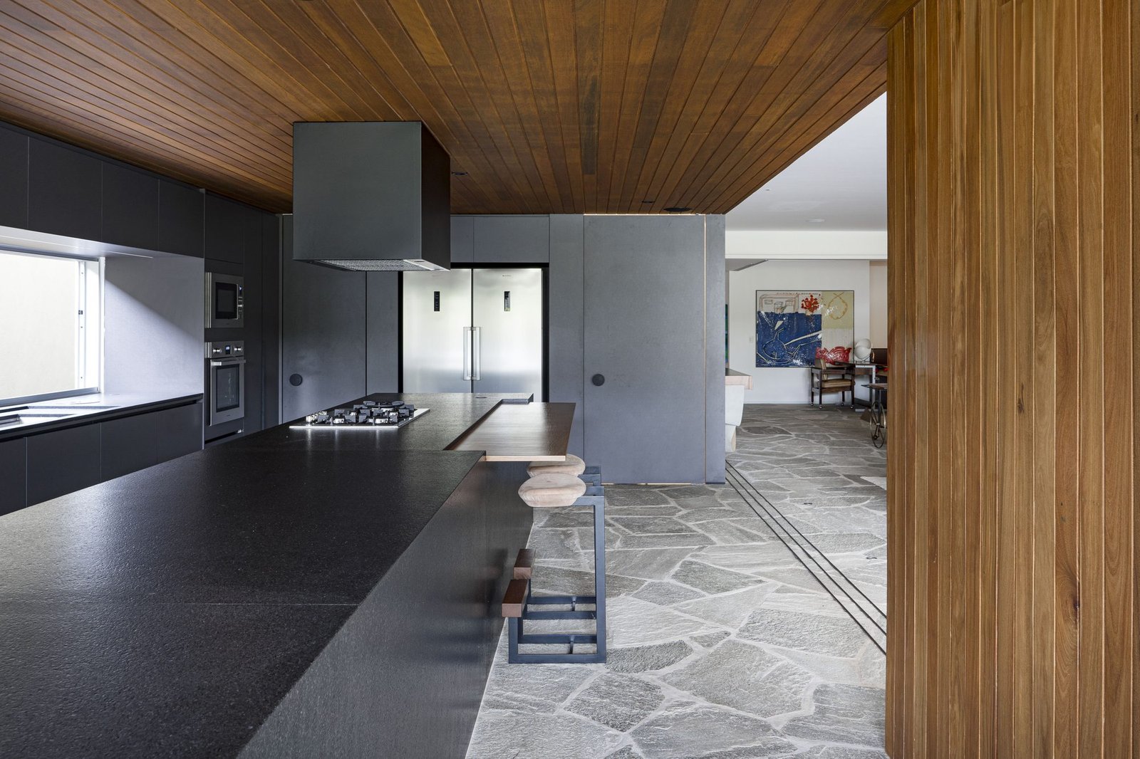 Ostra House: Um Refúgio de Harmonia e Luz