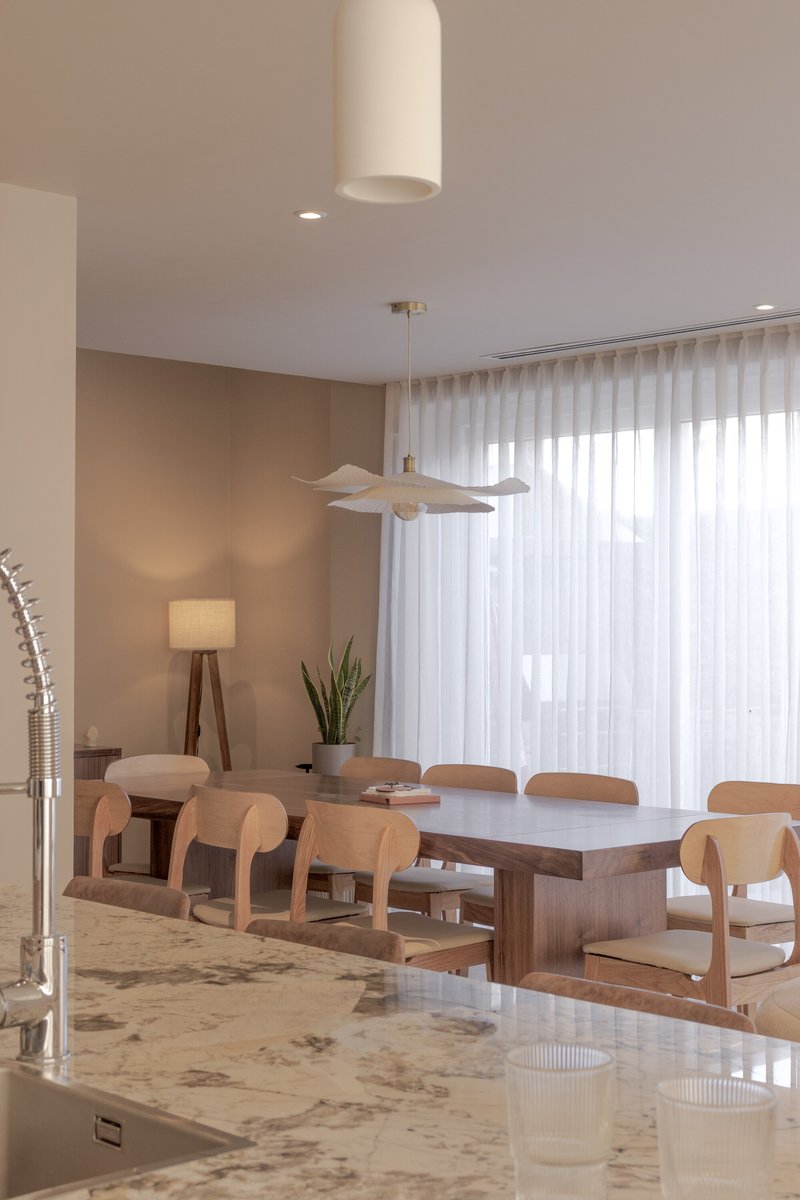 Casa Dezoito / Pereda Han Estudio - Fotografia de Interiores, Sala de Jantar, Madeira, Iluminação, Cadeira